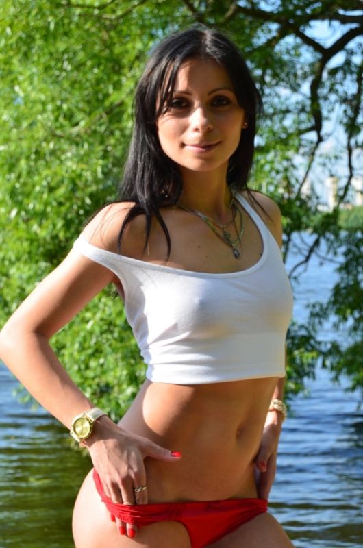 Нина, 22